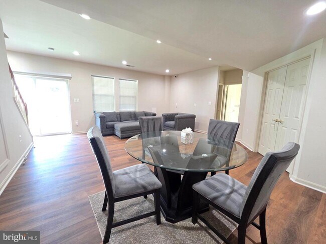 Photo - 2692 Cast Off Loop