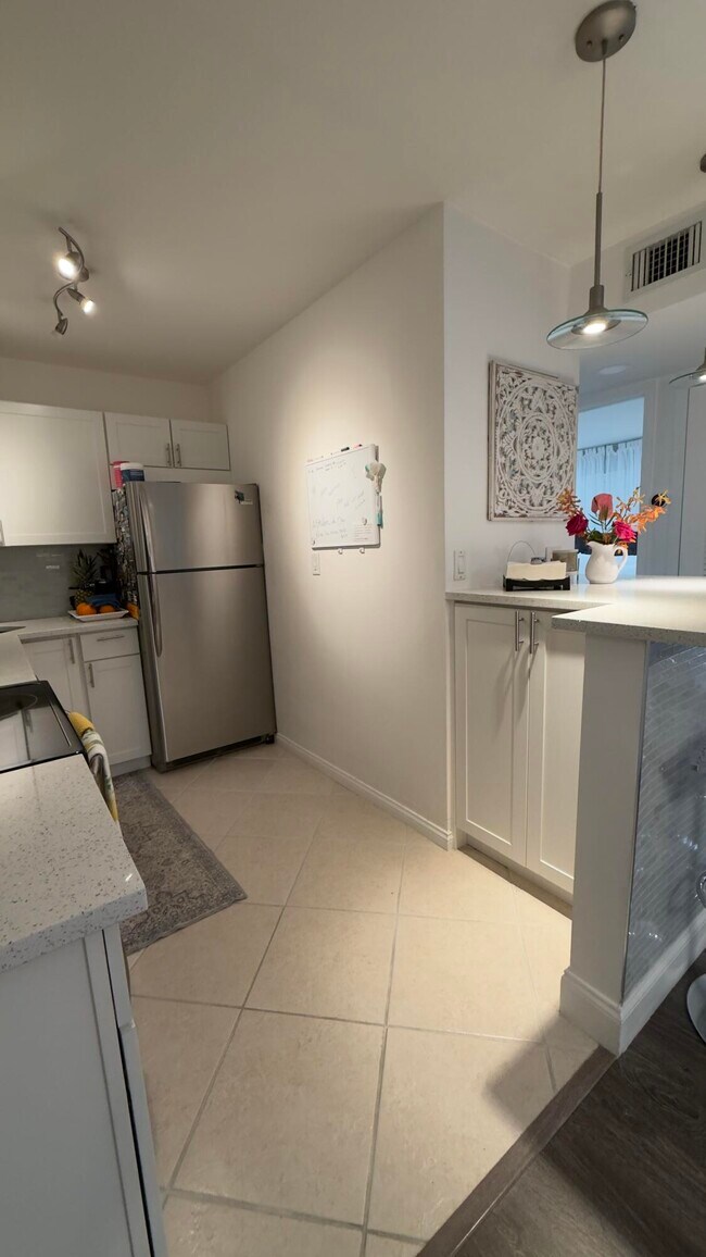 702 SE 2nd Ave Unit 405