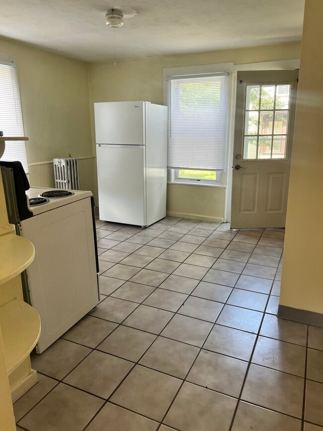 Building Photo - 103 Main St Unit 1L