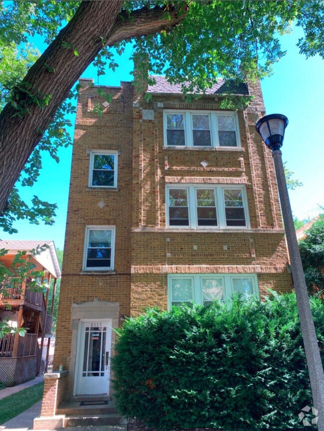 Building Photo - 8635 Trumbull Ave Unit 1 Rental