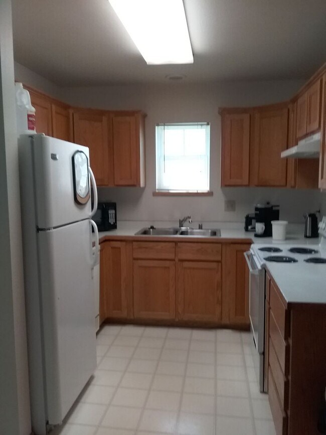 Photo - Great Newly Remodeled 3 bedroom 1 bath no ...