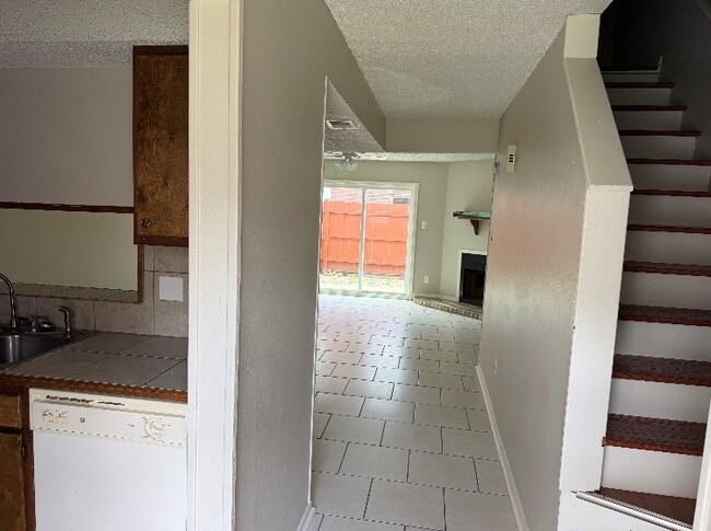 Photo - 8911 GSRI Ave