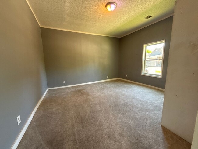 Photo - 3 BED, 2 BATH HOUSE.. WASHER AND DRYER CONNECTIONS. PETS ALLOWED.