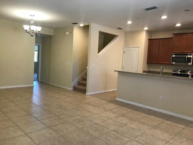 Photo - 4 bedroom independence Winter Garden townhouse for rent (internet/cable included in the rent)