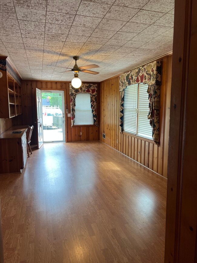 Den - 1202 State Rd S-21-1470