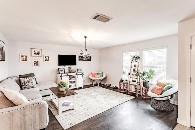 Photo - 2048 Lake Trail Dr