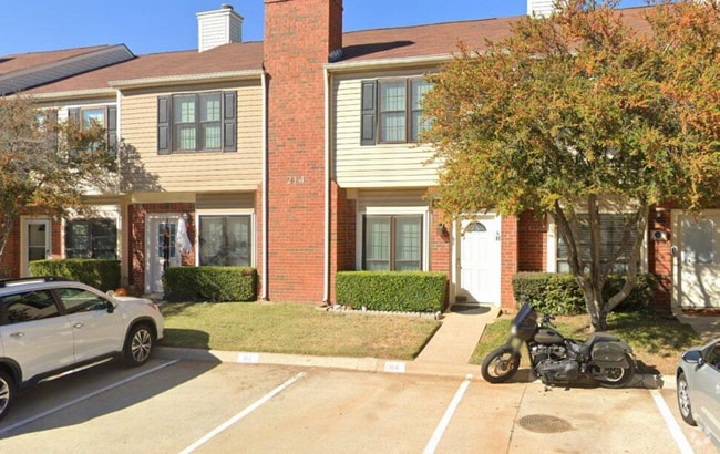 Building Photo - COPPELL ISD! Rare 2Bed/1.5Bath Townhome