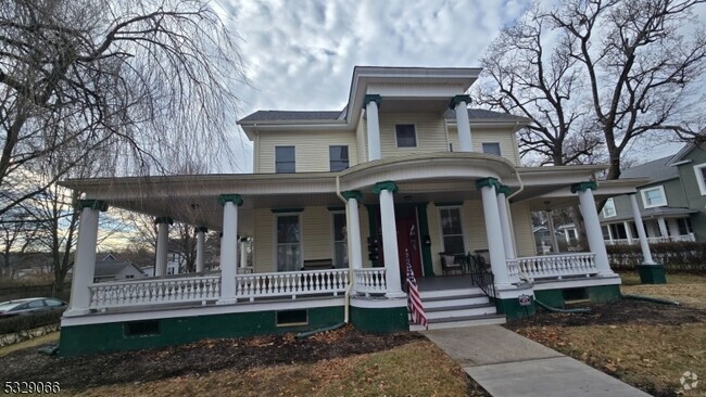 Building Photo - 137 Belvidere Ave Rental