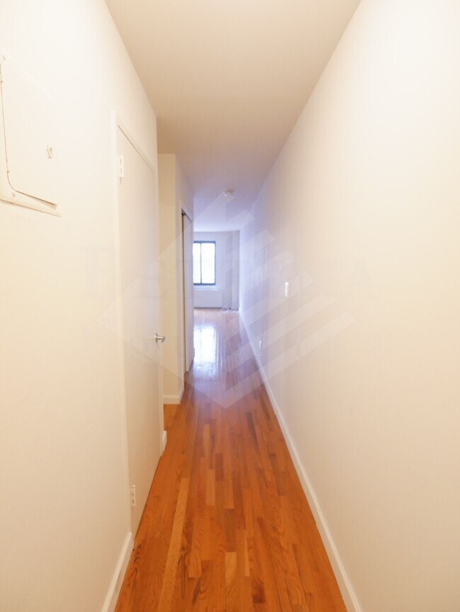 Photo - The 5th Avenue