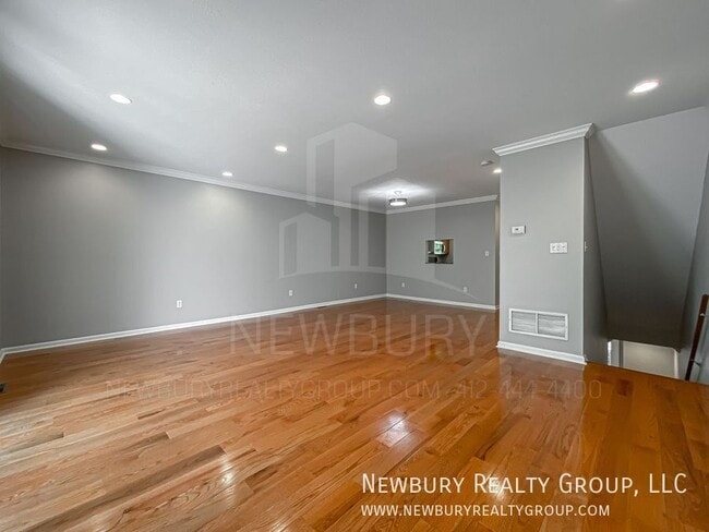 Photo - 135 Banksville Pl