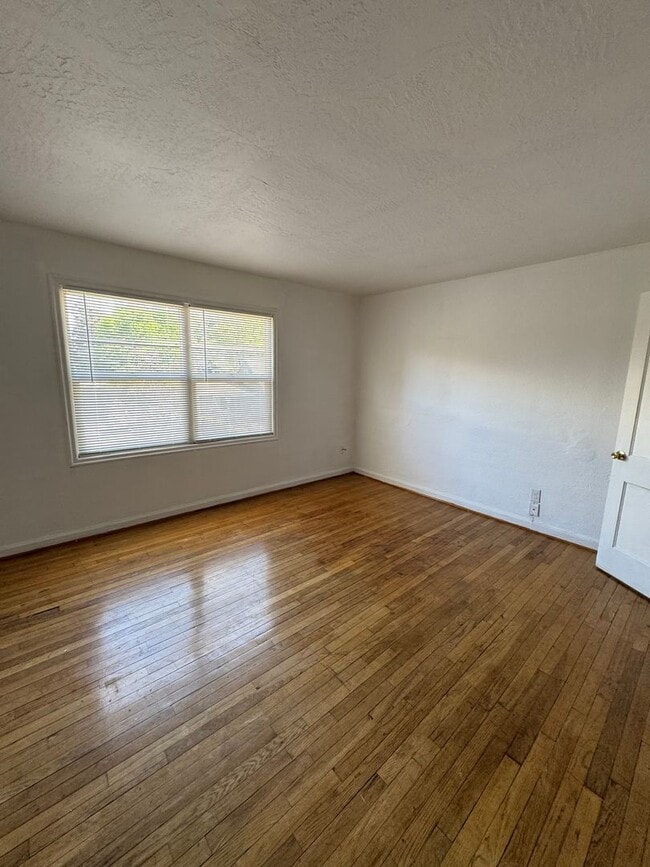 Photo - DEMJ620 Unit #6