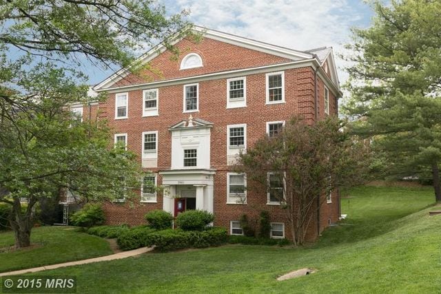 Building Photo - 1 Bedroom 1 Bath in McLean Gardens Just Off Wisc. Ave.!