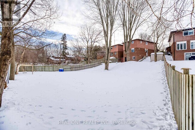 Photo - 106 Deanscroft Square