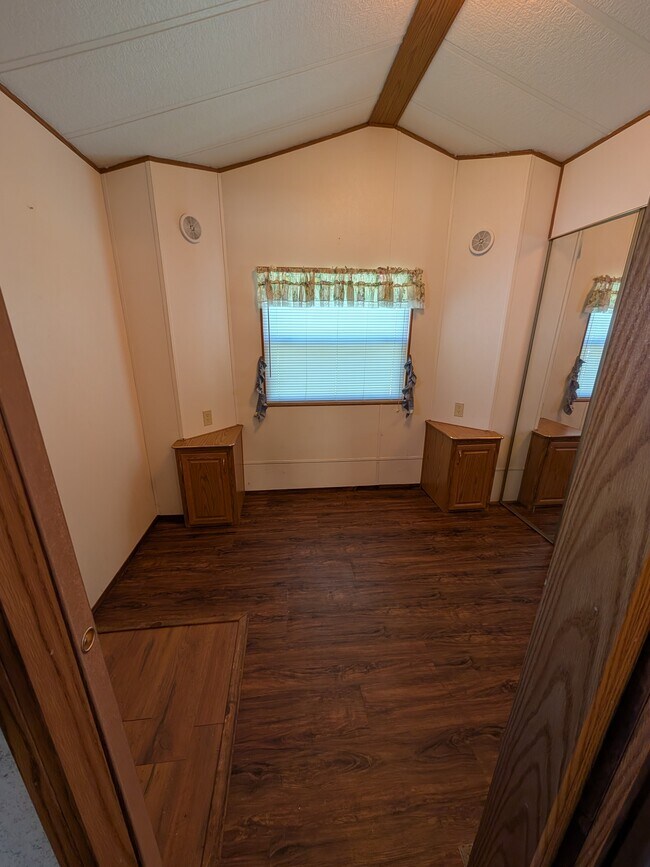 Photo - 14716 E 425 North Rd