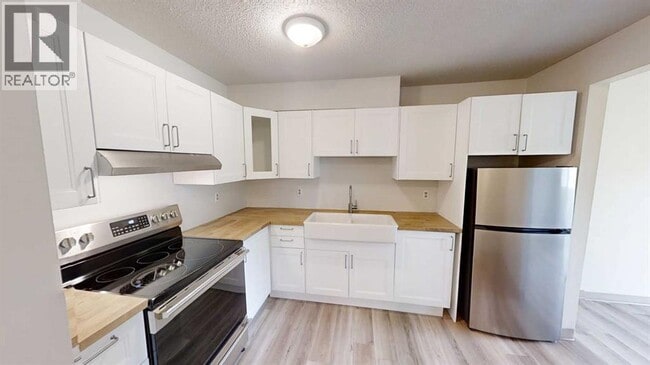 Photo - 5117-5144 44 St