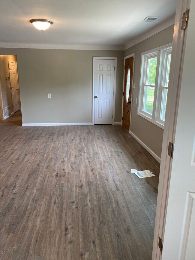 Photo - 4 Bedroom House in Oakville Schools