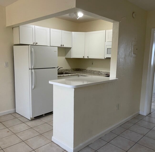 Photo - 1230 W 54th St Unit 321A