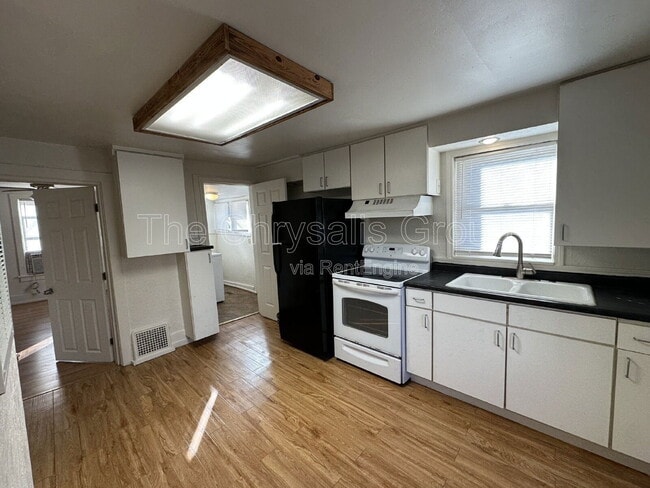 Photo - 537 1/2 Bucklin St