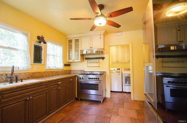 Photo - 1720 Paloma St