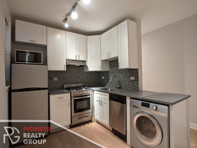 Building Photo - 515 W Belmont Ave Unit 2