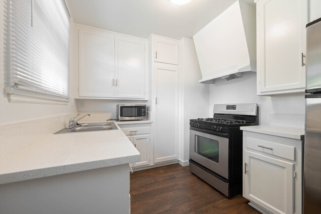 Building Photo - 8740.5 Belford Ave Rental