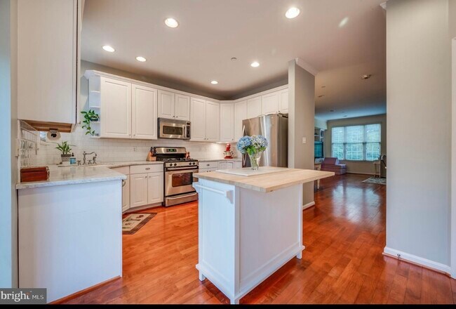 Photo - 221 Anvil Way