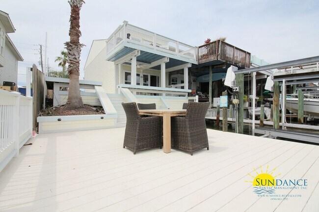 Photo - Breathtaking 3 Bedroom Waterfront home on ...