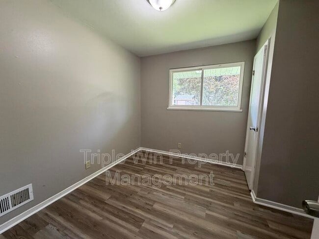 Photo - 1654 Mowbry Ln
