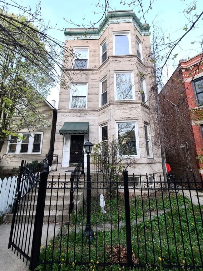 Building Photo - 2423 N Washtenaw Ave Unit 3