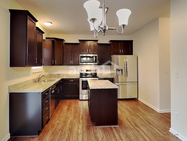 Photo - 1273 Greenbriar Way