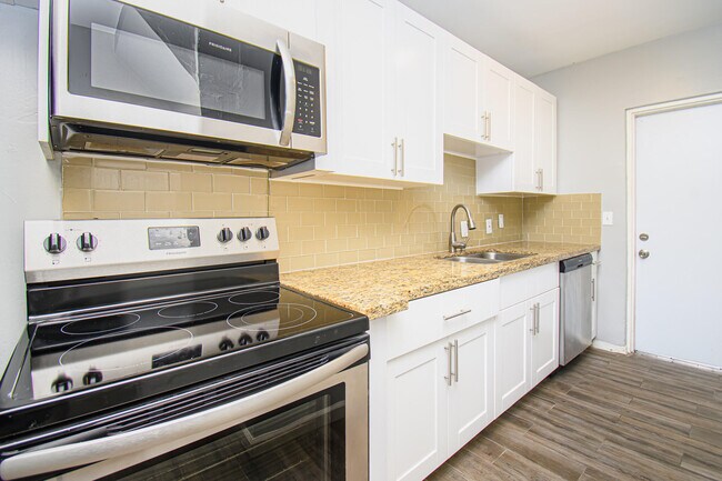 Photo - 317 NE 13th Ave