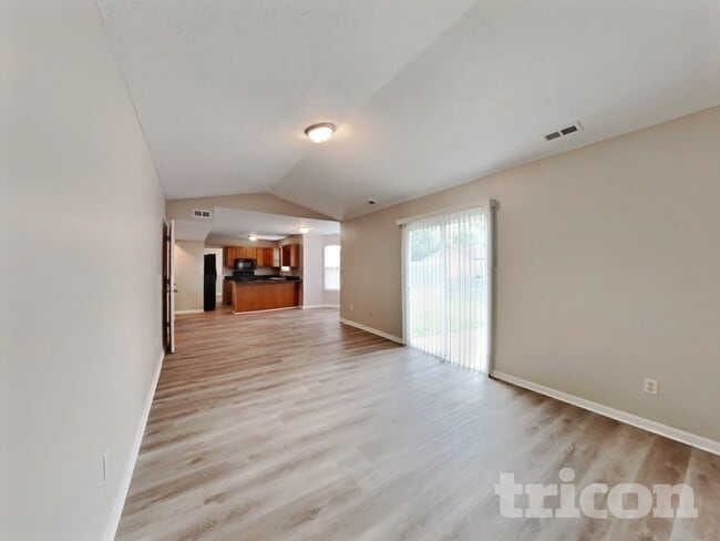 Photo - 1464 Rebecca Ln
