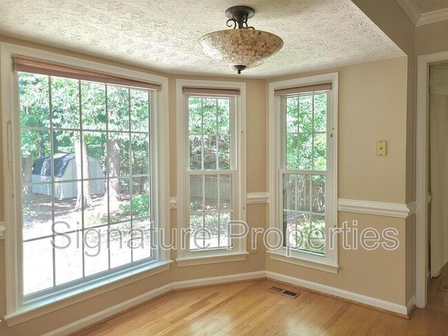 Photo - 112 Elm Lake Way