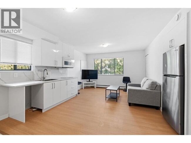 Photo - 3xxx St Andrews Ave