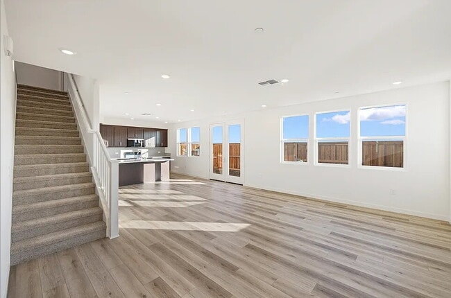 Building Photo - "Spacious 4-Bed, 3-Bath Oasis in Sacramento's Delta Shores!"