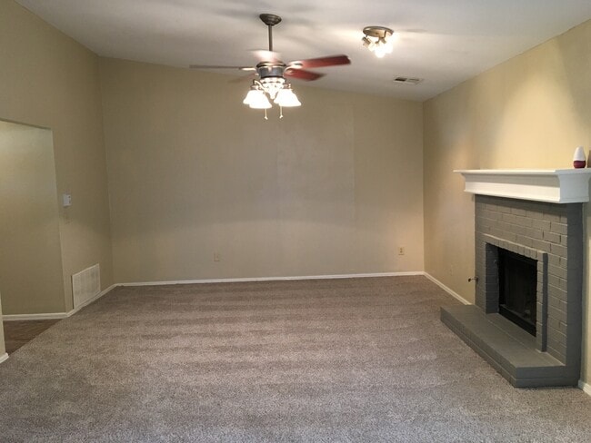Photo - 3 Bed/2 Bath Home with Additional Space -- Available for Scheduling Showings Now!