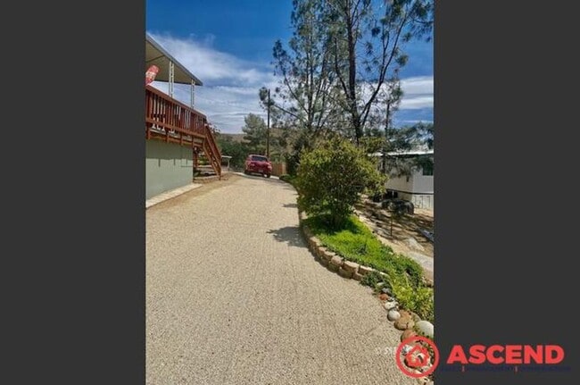 125 Sargent Ln