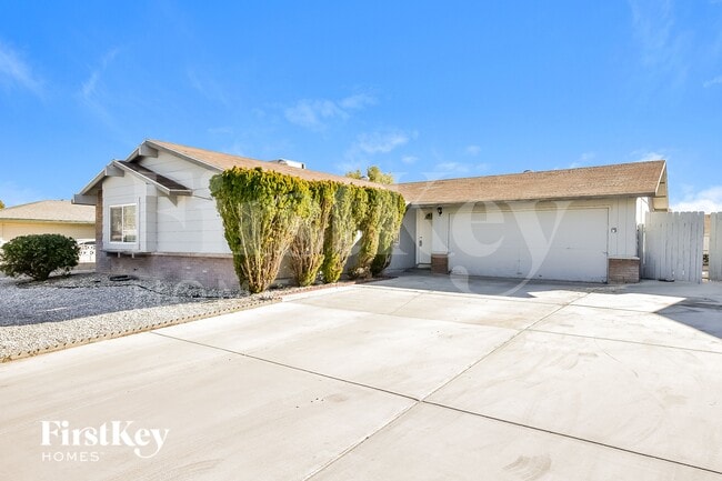 Photo - 6381 Newville Ave