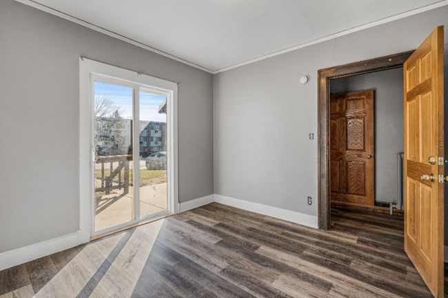 Photo - 715 10th Ave SE