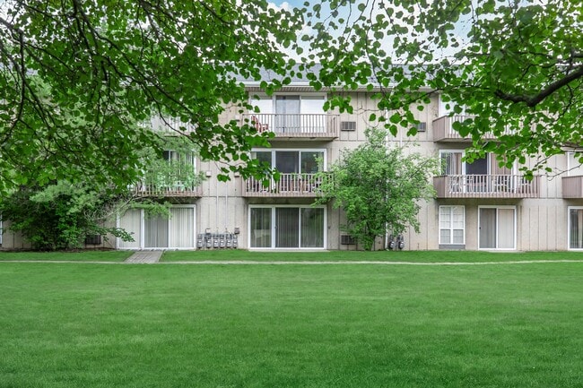 Lansing West Apartments