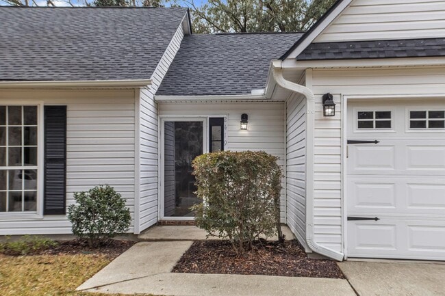 Building Photo - 2419 Castlereagh Rd Rental