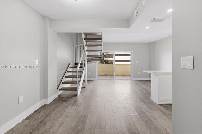 Photo - 300 NW 42nd Ave Unidad 409