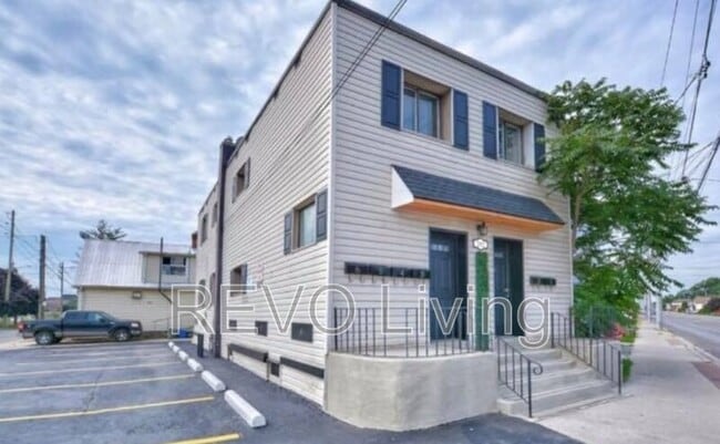Photo - 292 Welland Ave