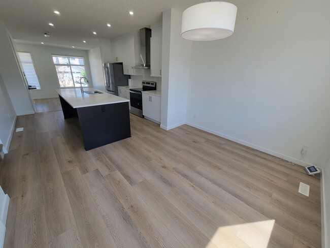 Photo - 17252-17252 2 St NW