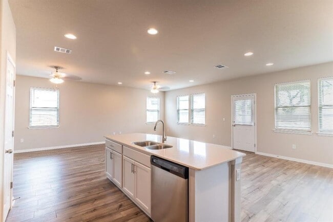 Photo - 324 Rend Dr