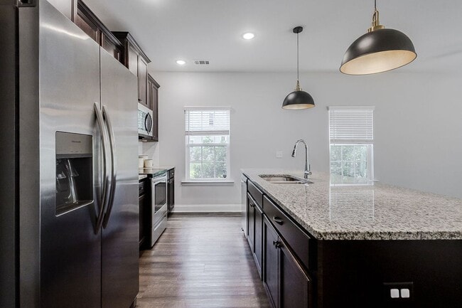 Building Photo - Spacious 3BR End Unit with Modern Finishes