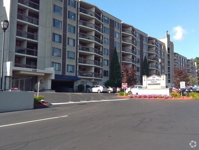 Building Photo - 1550 Worcester Rd Unit 225 Rental