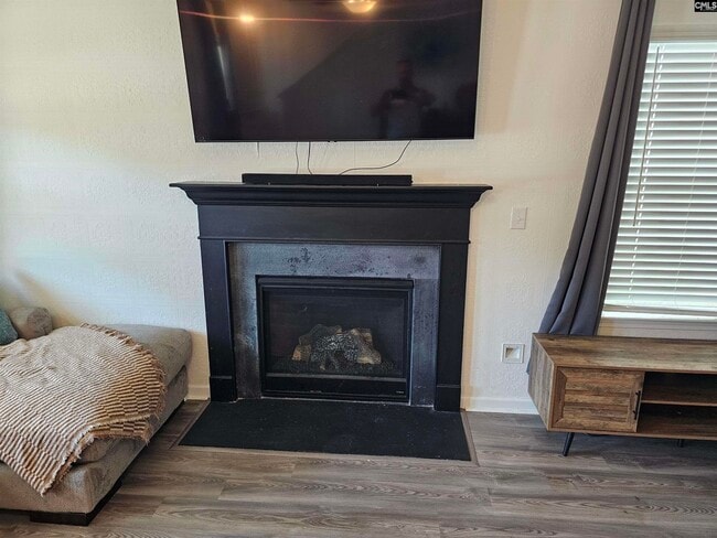 Photo - 819 Queenshire Ln