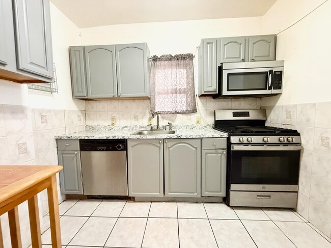 Building Photo - 183 Fairview Ave