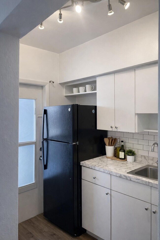 Photo - 980 NE 169th St